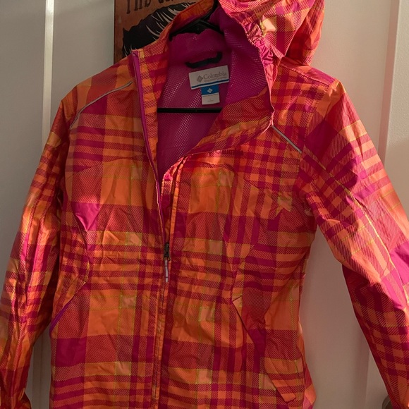 Columbia rain jacket. Like new. Adjustable hood. Vents. - Picture 2 of 3